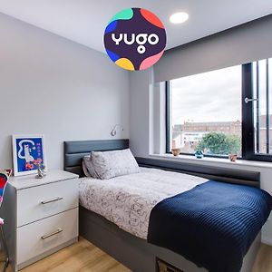 Kleine Kamer met een King Size Bed